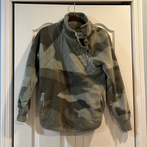 Abercrombie & Fitch Tops - Abercrombie Pullover Fleece